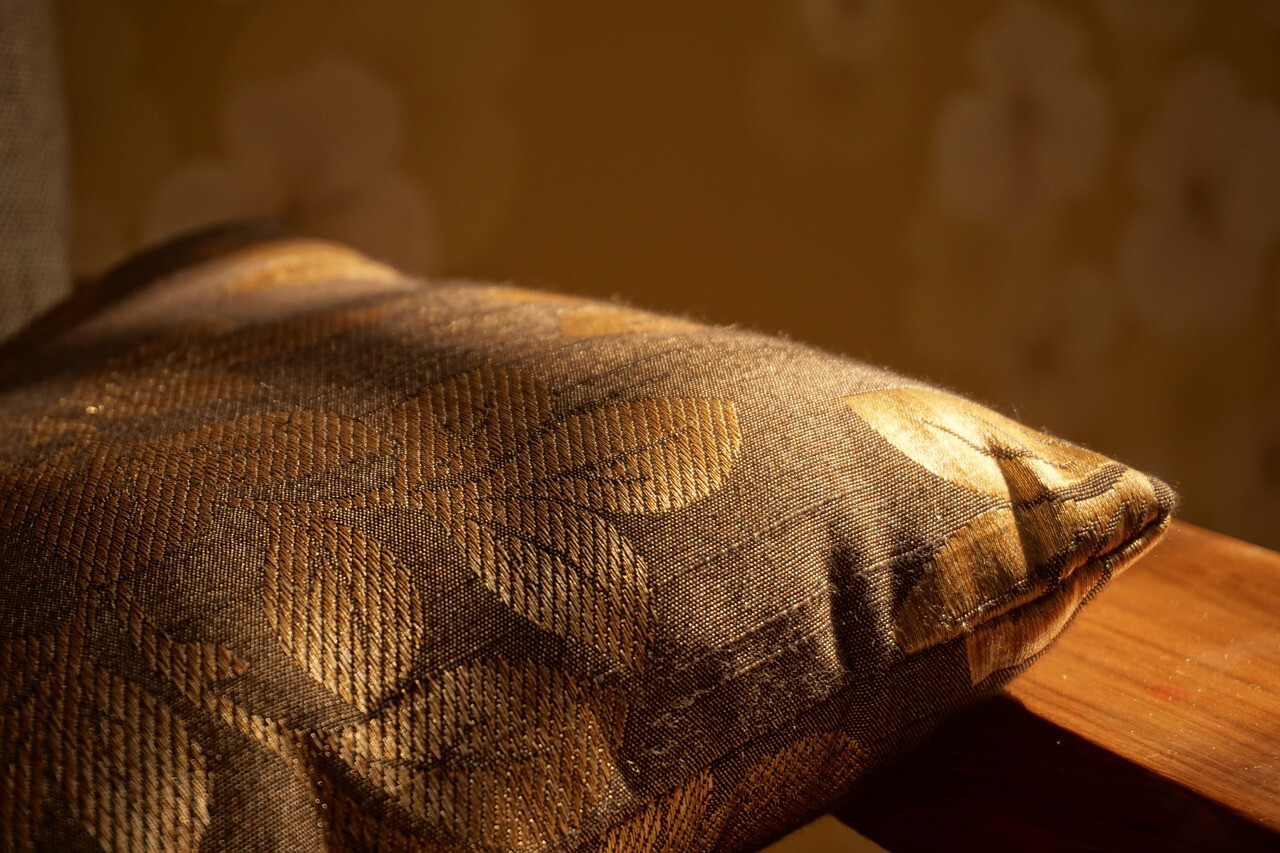 Claves para Combinar Estampados y Texturas en Cojines